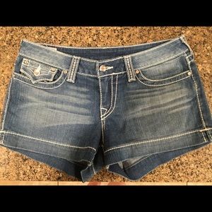 LIKE NEW True Religion shorts w bling